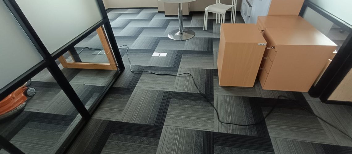 Mokoroclean jasa cuci karpet karpet yang kotor dan bau membuat ruang kerja anda menjadi tidak nyaman.